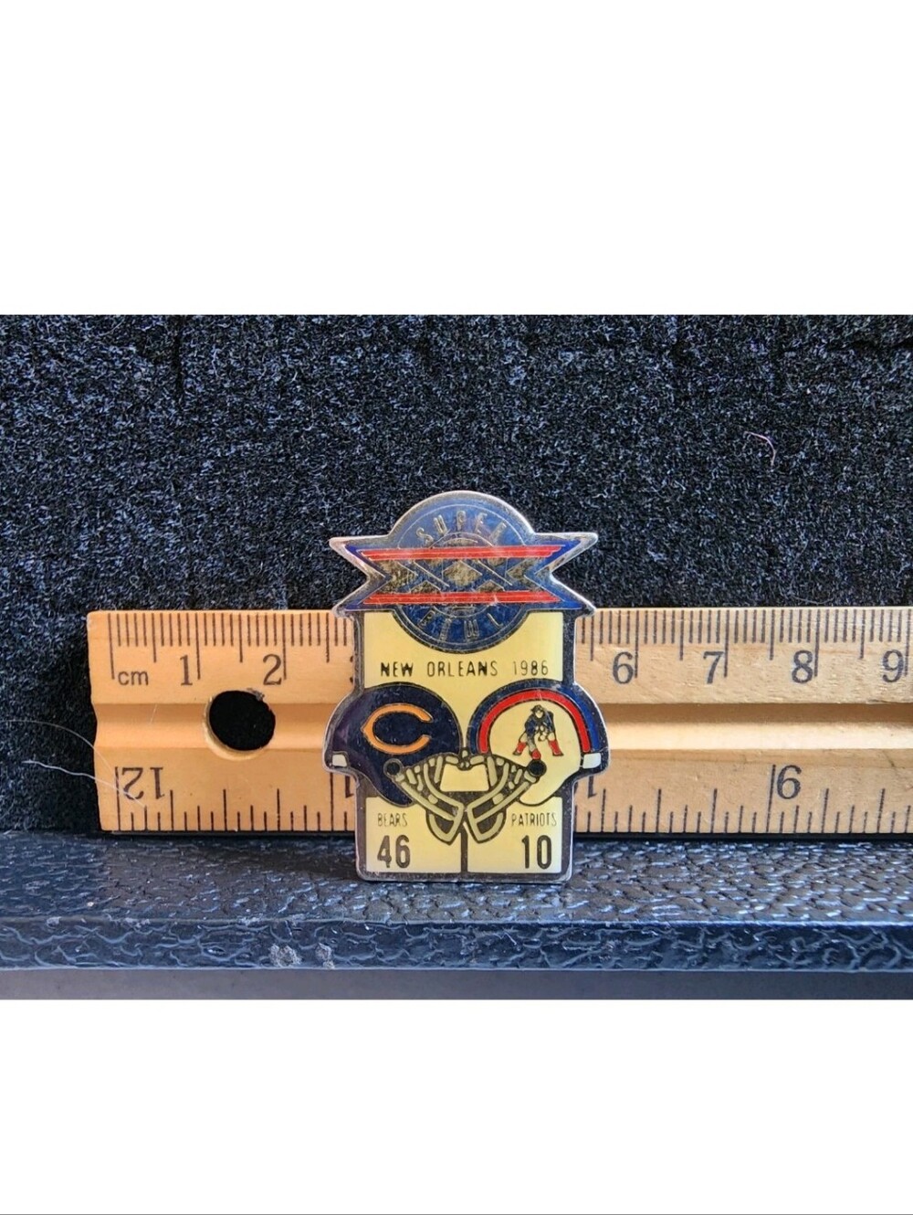 Vintage Pinback Pin 1986 Super Bowl XX New Orleans Bears/Patriots Used